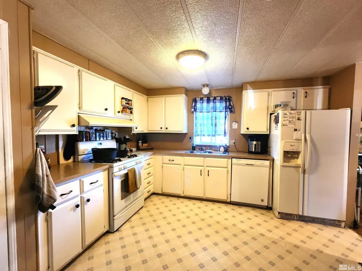 105 Bryson, Battle Mountain, Nevada 89820, 3 Bedrooms Bedrooms, ,2 BathroomsBathrooms,Residential,Residential,Bryson,240007460