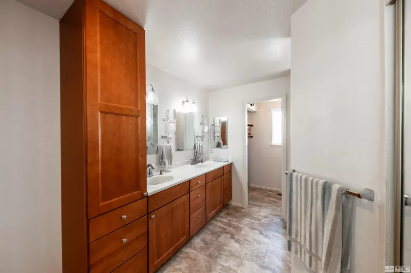 1018 Rook, Sparks, Nevada 89441, 5 Bedrooms Bedrooms, ,3 BathroomsBathrooms,Residential,Residential,Rook,250003470