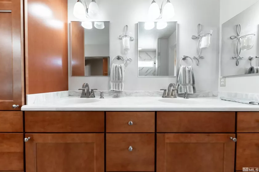 1018 Rook, Sparks, Nevada 89441, 5 Bedrooms Bedrooms, ,3 BathroomsBathrooms,Residential,Residential,Rook,250003470