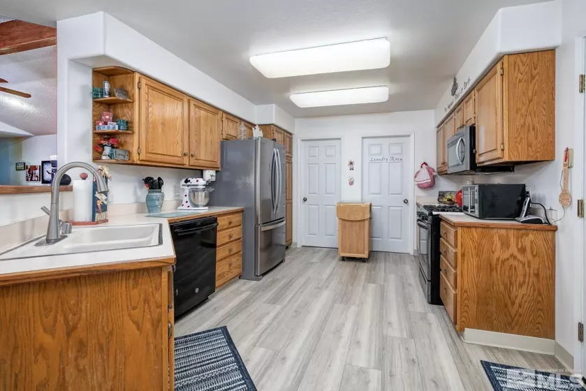 930 Edgewater, Fallon, Nevada 89406, 4 Bedrooms Bedrooms, ,2 BathroomsBathrooms,Residential,Residential,Edgewater,250005792