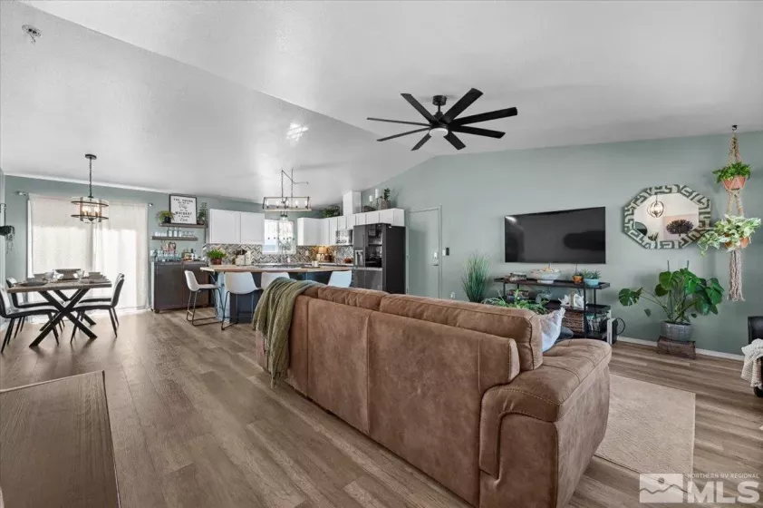 2036 Flycatcher, Sparks, Nevada 89441, 3 Bedrooms Bedrooms, ,2 BathroomsBathrooms,Residential,Residential,Flycatcher,250004818