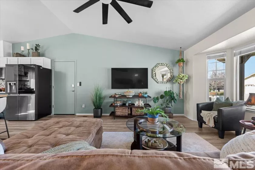 2036 Flycatcher, Sparks, Nevada 89441, 3 Bedrooms Bedrooms, ,2 BathroomsBathrooms,Residential,Residential,Flycatcher,250004818