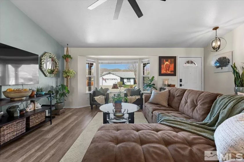 2036 Flycatcher, Sparks, Nevada 89441, 3 Bedrooms Bedrooms, ,2 BathroomsBathrooms,Residential,Residential,Flycatcher,250004818