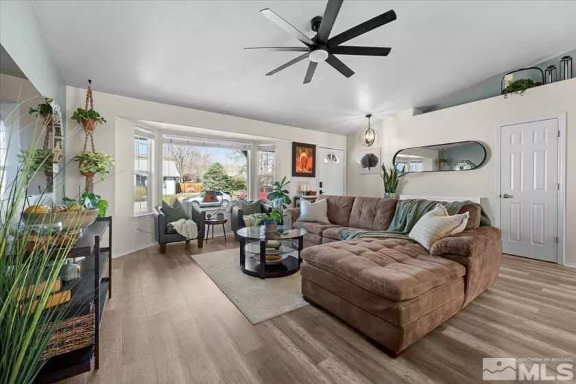 2036 Flycatcher, Sparks, Nevada 89441, 3 Bedrooms Bedrooms, ,2 BathroomsBathrooms,Residential,Residential,Flycatcher,250004818