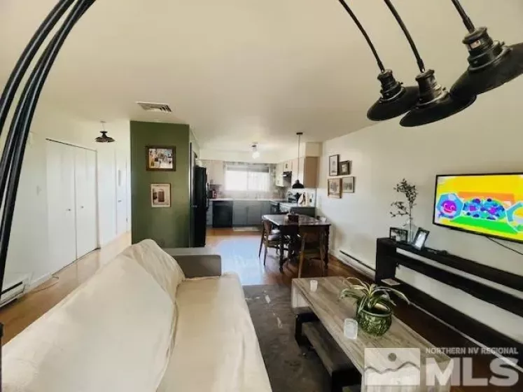 391 Smithridge, Reno, Nevada 89502, 2 Bedrooms Bedrooms, ,2 BathroomsBathrooms,Residential,Residential,Smithridge,240013083