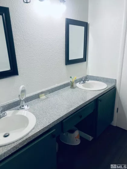 391 Smithridge, Reno, Nevada 89502, 2 Bedrooms Bedrooms, ,2 BathroomsBathrooms,Residential,Residential,Smithridge,240013083