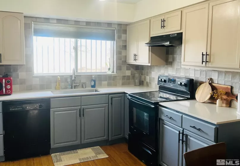 391 Smithridge, Reno, Nevada 89502, 2 Bedrooms Bedrooms, ,2 BathroomsBathrooms,Residential,Residential,Smithridge,240013083