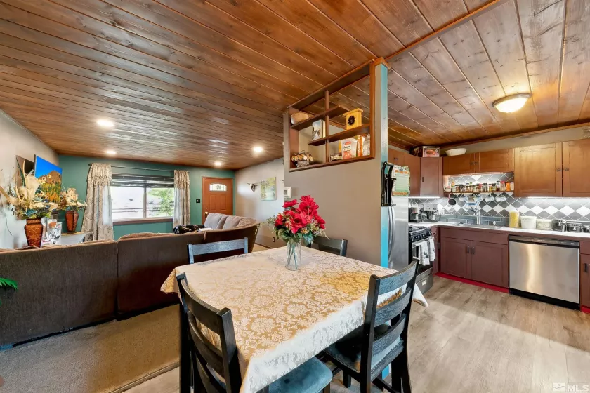 288 Richards, Sparks, Nevada 89431, 3 Bedrooms Bedrooms, ,2 BathroomsBathrooms,Residential,Residential,Richards,250005128