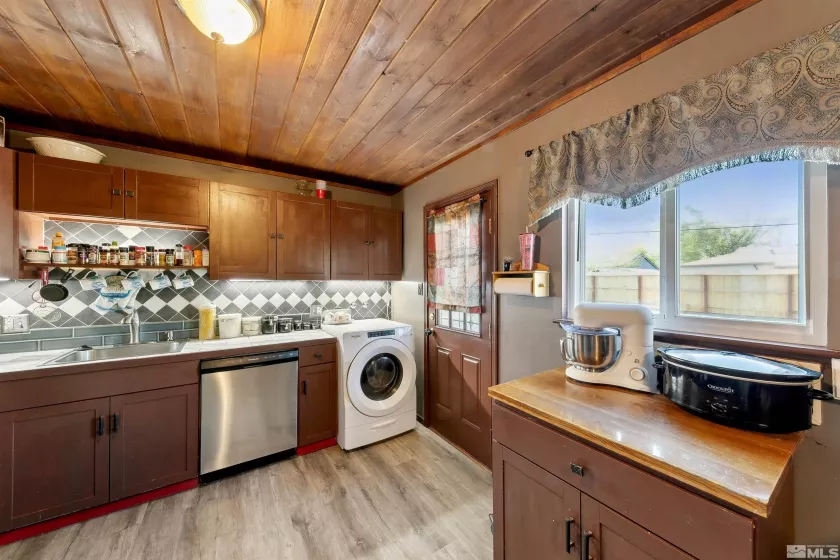 288 Richards, Sparks, Nevada 89431, 3 Bedrooms Bedrooms, ,2 BathroomsBathrooms,Residential,Residential,Richards,250005128