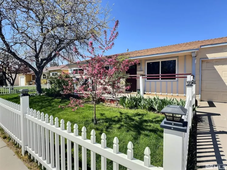 288 Richards, Sparks, Nevada 89431, 3 Bedrooms Bedrooms, ,2 BathroomsBathrooms,Residential,Residential,Richards,250005128