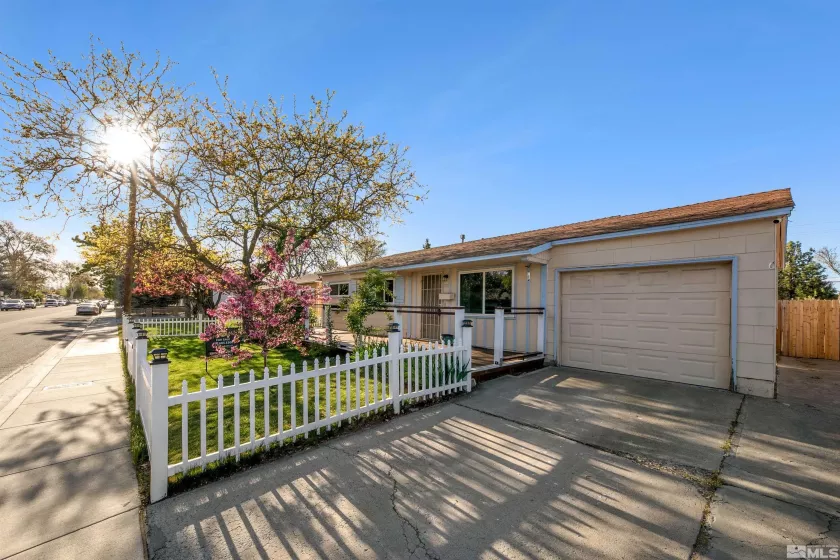 288 Richards, Sparks, Nevada 89431, 3 Bedrooms Bedrooms, ,2 BathroomsBathrooms,Residential,Residential,Richards,250005128