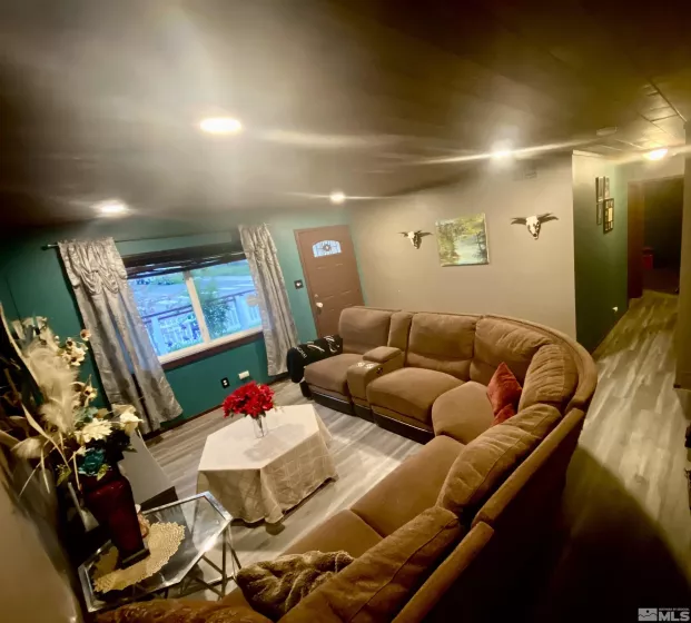 288 Richards, Sparks, Nevada 89431, 3 Bedrooms Bedrooms, ,2 BathroomsBathrooms,Residential,Residential,Richards,250005128
