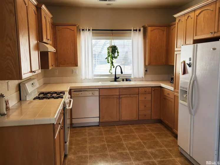 298 Fallen Leaf, Fernley, Nevada 89408, 3 Bedrooms Bedrooms, ,2 BathroomsBathrooms,Residential,Residential,Fallen Leaf,250005024