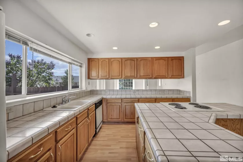 994 Sunview, Carson City, Nevada 89705, 3 Bedrooms Bedrooms, ,2 BathroomsBathrooms,Residential,Residential,Sunview,250005192