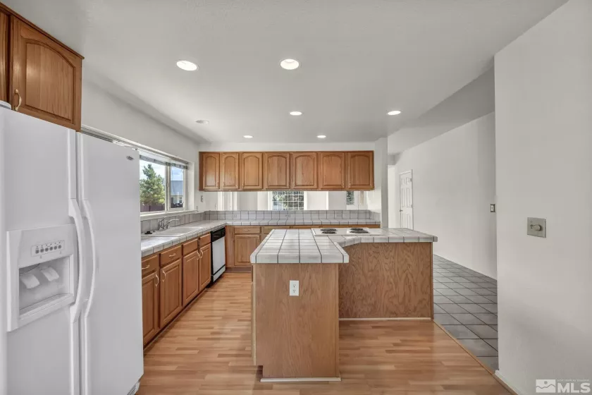 994 Sunview, Carson City, Nevada 89705, 3 Bedrooms Bedrooms, ,2 BathroomsBathrooms,Residential,Residential,Sunview,250005192