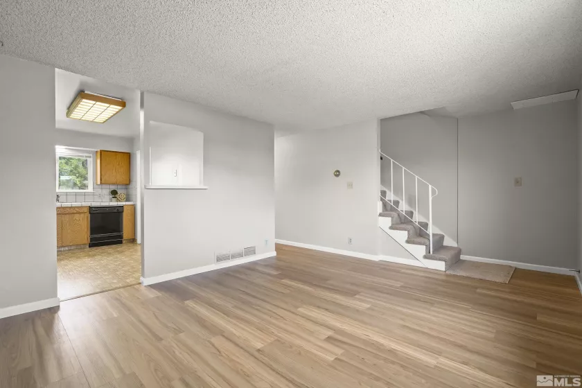 28 Smithridge, Reno, Nevada 89502, 2 Bedrooms Bedrooms, ,2 BathroomsBathrooms,Residential,Residential,Smithridge,250005344