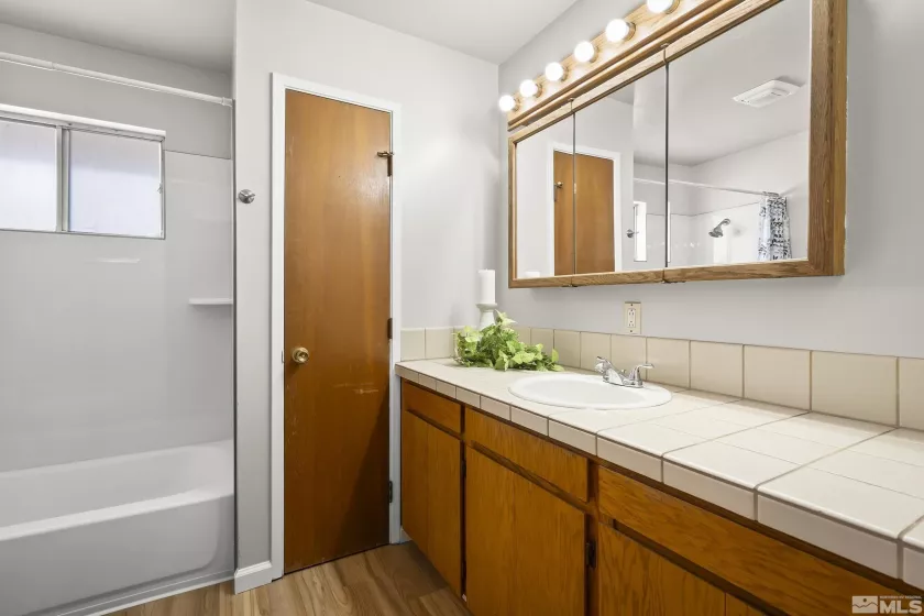 28 Smithridge, Reno, Nevada 89502, 2 Bedrooms Bedrooms, ,2 BathroomsBathrooms,Residential,Residential,Smithridge,250005344