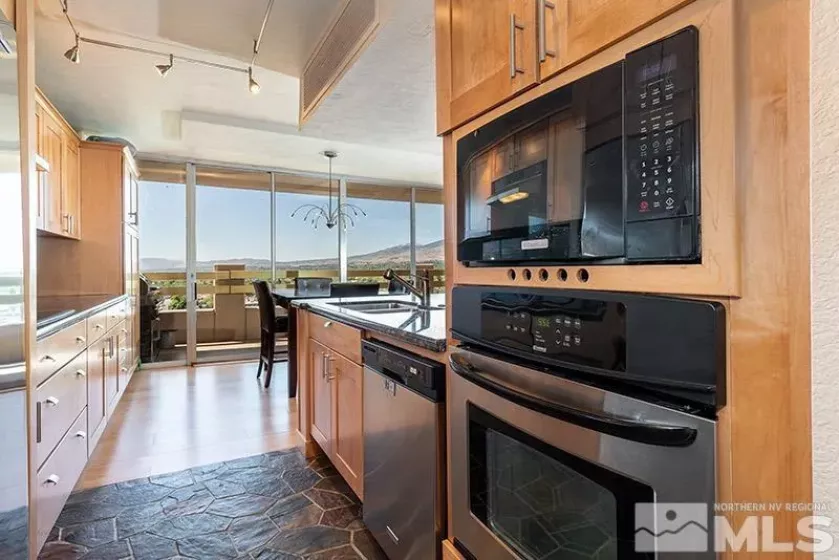 100 Arlington, Reno, Nevada 89501, 2 Bedrooms Bedrooms, ,2 BathroomsBathrooms,Residential,Residential,Arlington,250004128