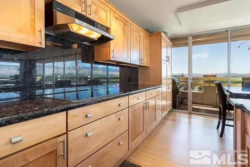 100 Arlington, Reno, Nevada 89501, 2 Bedrooms Bedrooms, ,2 BathroomsBathrooms,Residential,Residential,Arlington,250004128