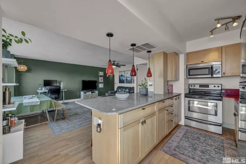280 Island, Reno, Nevada 89501, 1 Bedroom Bedrooms, ,2 BathroomsBathrooms,Residential,Residential,Island,250003552