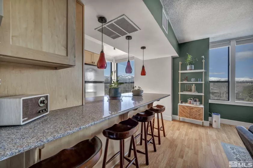 280 Island, Reno, Nevada 89501, 1 Bedroom Bedrooms, ,2 BathroomsBathrooms,Residential,Residential,Island,250003552