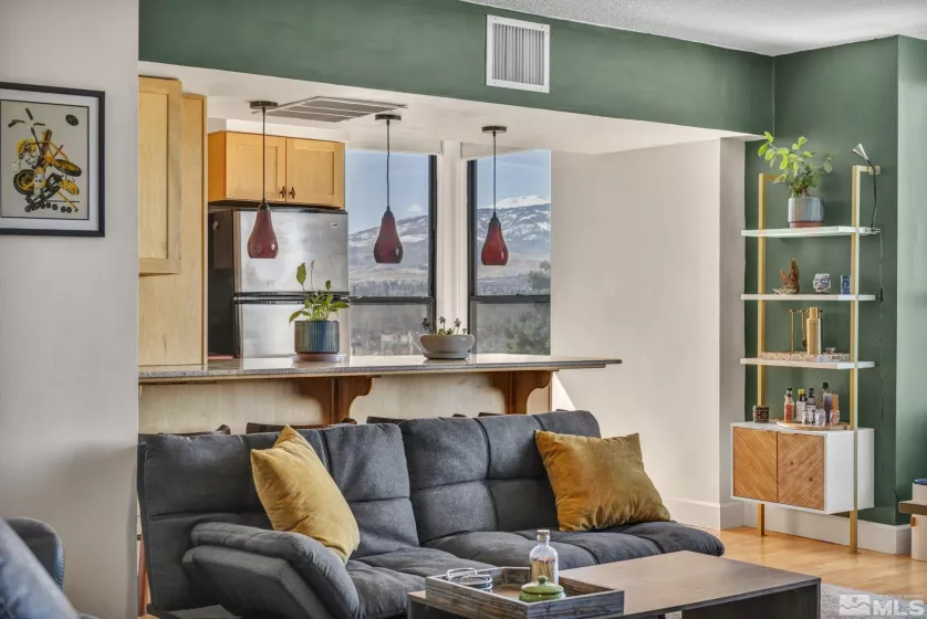 280 Island, Reno, Nevada 89501, 1 Bedroom Bedrooms, ,2 BathroomsBathrooms,Residential,Residential,Island,250003552