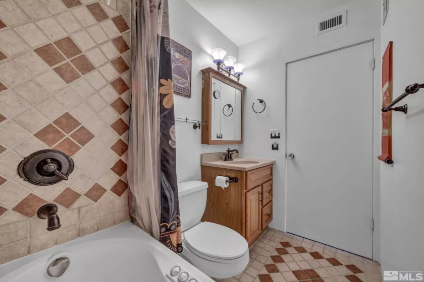 280 Island, Reno, Nevada 89501, 1 Bedroom Bedrooms, ,2 BathroomsBathrooms,Residential,Residential,Island,250003552
