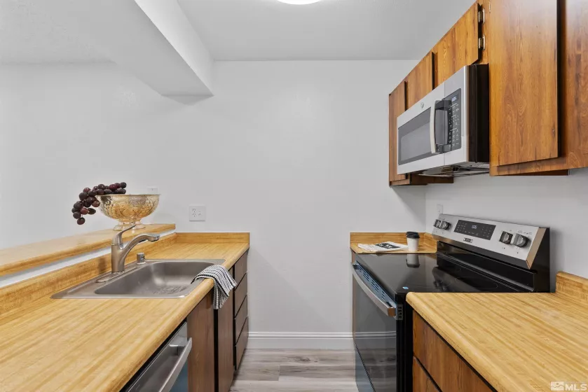 4580 Matich, Reno, Nevada 89502, 2 Bedrooms Bedrooms, ,3 BathroomsBathrooms,Residential,Residential,Matich,250005707