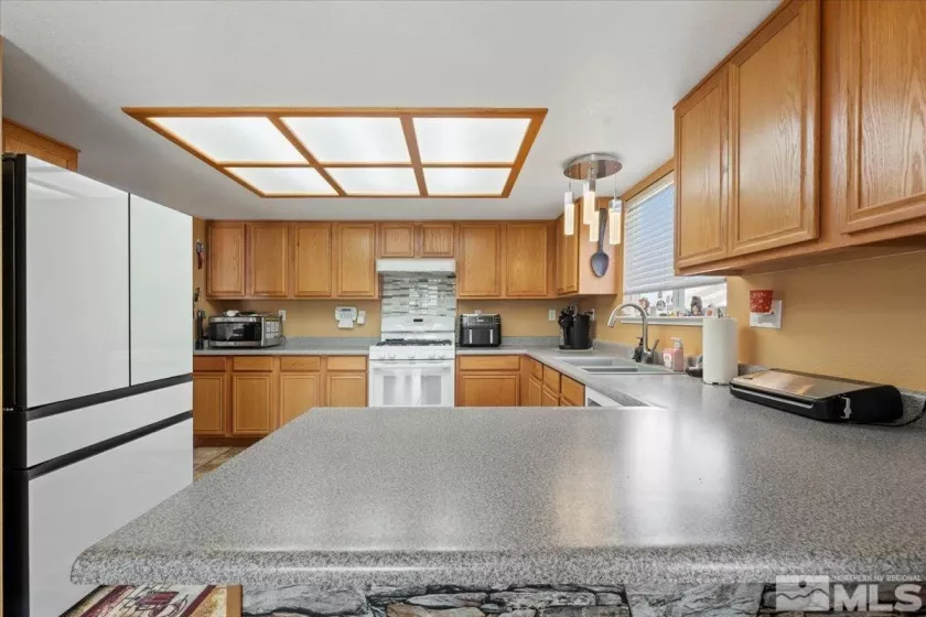 2258 Albatross, Sparks, Nevada 89441, 3 Bedrooms Bedrooms, ,2 BathroomsBathrooms,Residential,Residential,Albatross,250005735