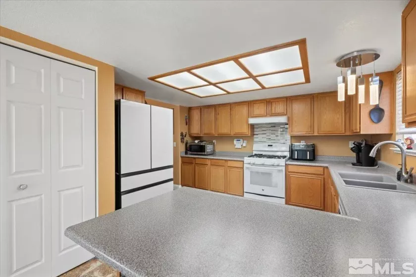 2258 Albatross, Sparks, Nevada 89441, 3 Bedrooms Bedrooms, ,2 BathroomsBathrooms,Residential,Residential,Albatross,250005735