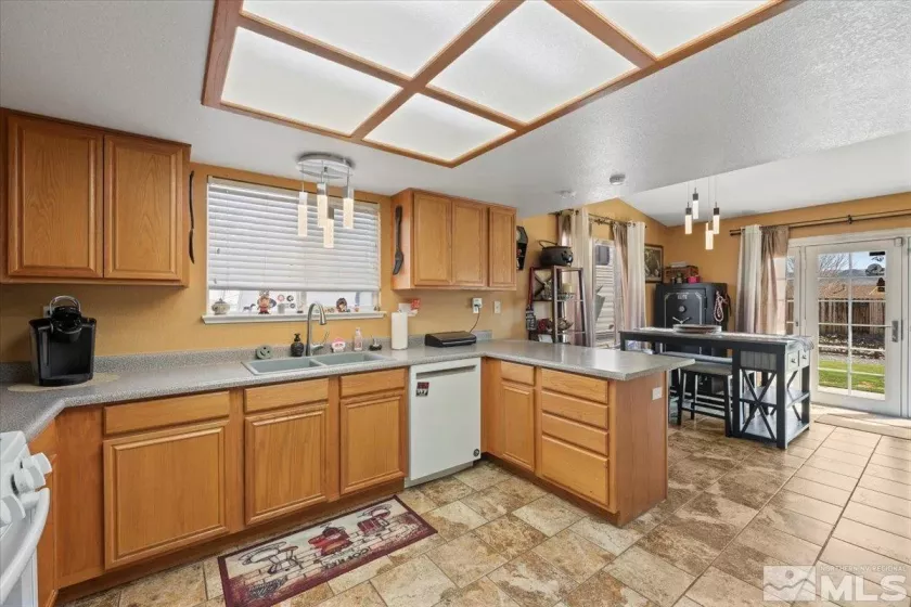 2258 Albatross, Sparks, Nevada 89441, 3 Bedrooms Bedrooms, ,2 BathroomsBathrooms,Residential,Residential,Albatross,250005735