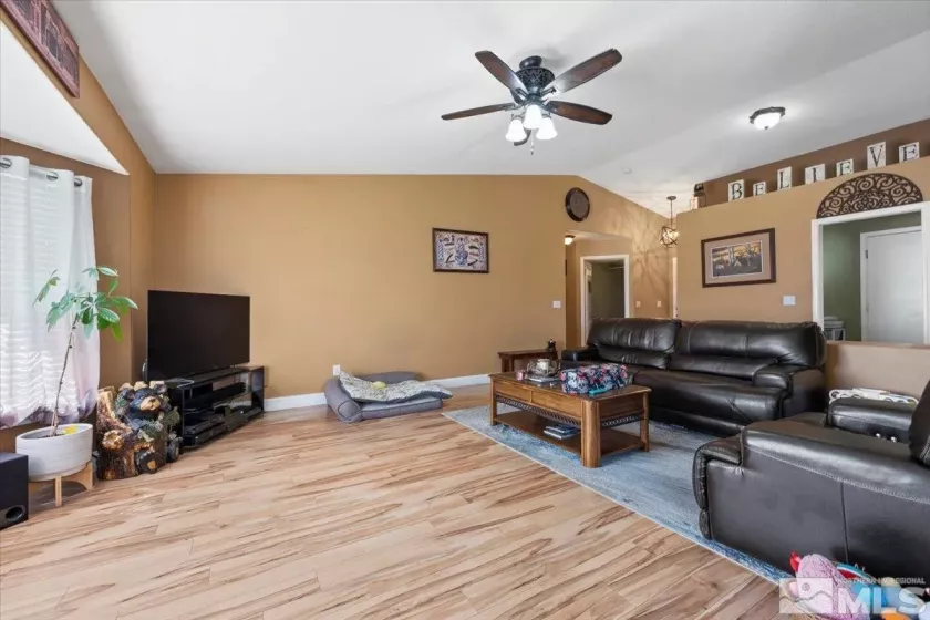 2258 Albatross, Sparks, Nevada 89441, 3 Bedrooms Bedrooms, ,2 BathroomsBathrooms,Residential,Residential,Albatross,250005735