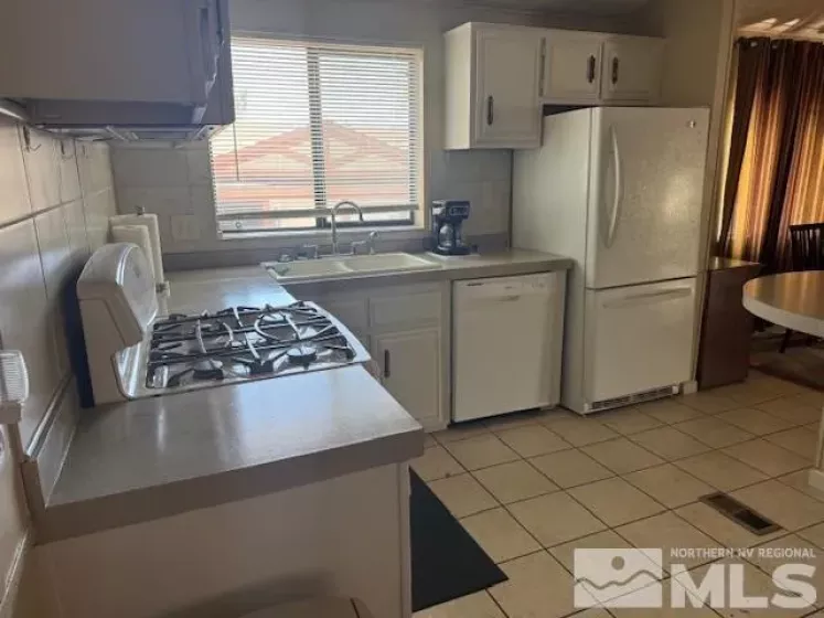 2704 Zinnia, Reno, Nevada 89512, 2 Bedrooms Bedrooms, ,2 BathroomsBathrooms,Residential,Residential,Zinnia,250005548