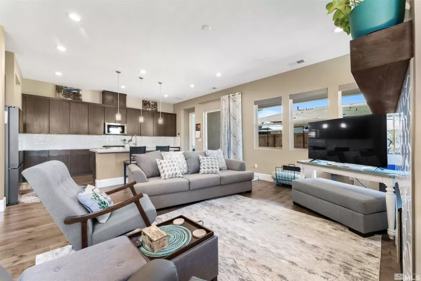 7317 Oakmont, Sparks, Nevada 89436, 2 Bedrooms Bedrooms, ,2 BathroomsBathrooms,Residential,Residential,Oakmont,250003620