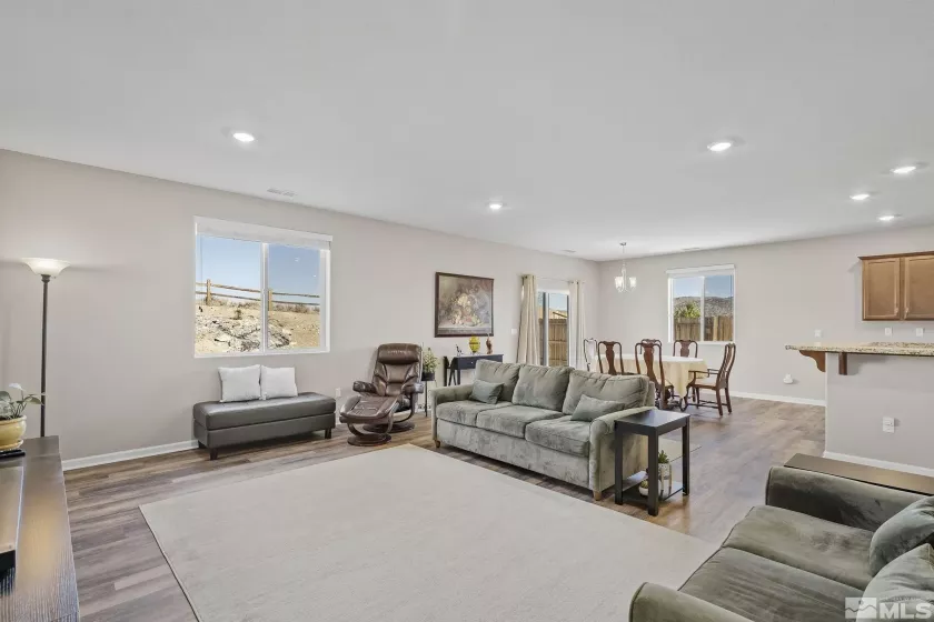 556 Beckwourth, Reno, Nevada 89506, 3 Bedrooms Bedrooms, ,2 BathroomsBathrooms,Residential,Residential,Beckwourth,250002739