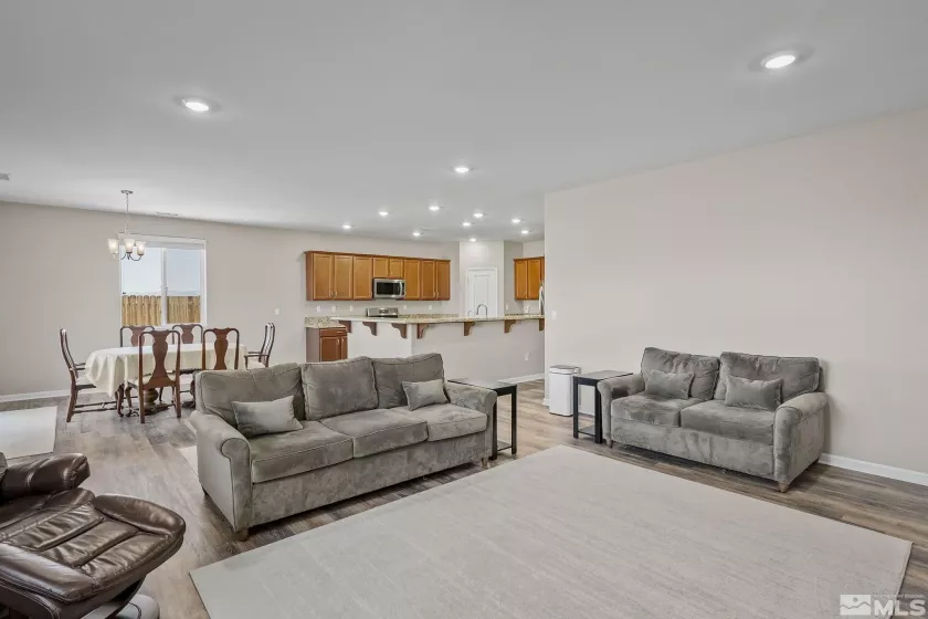 556 Beckwourth, Reno, Nevada 89506, 3 Bedrooms Bedrooms, ,2 BathroomsBathrooms,Residential,Residential,Beckwourth,250002739