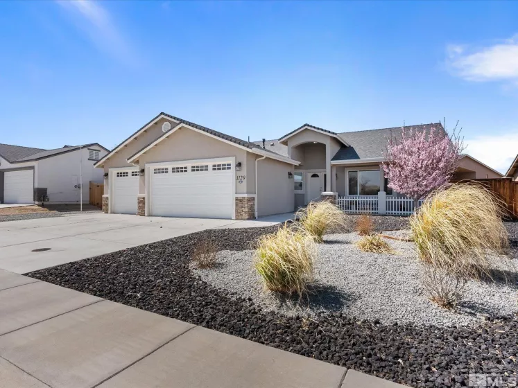 1129 Dixie, Fernley, Nevada 89408, 4 Bedrooms Bedrooms, ,3 BathroomsBathrooms,Residential,Residential,Dixie,250003936