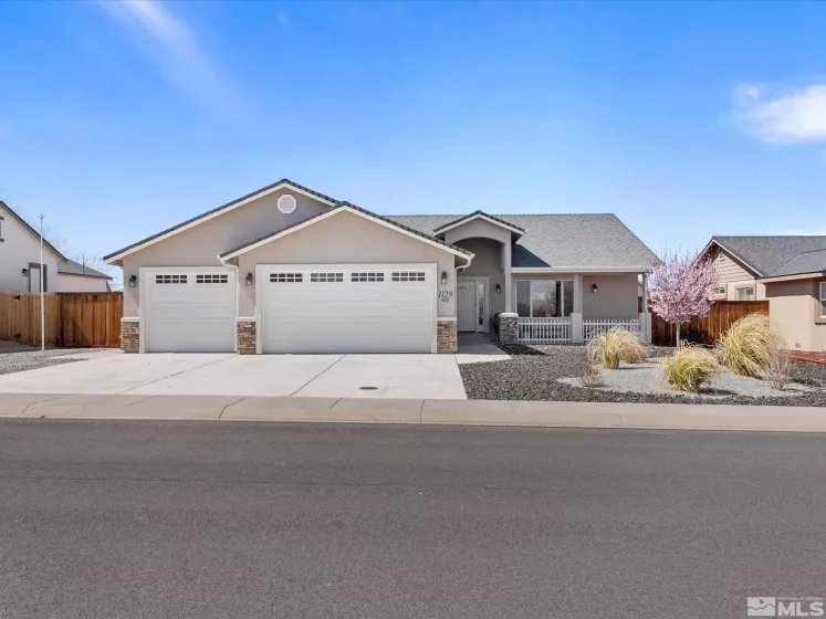 1129 Dixie, Fernley, Nevada 89408, 4 Bedrooms Bedrooms, ,3 BathroomsBathrooms,Residential,Residential,Dixie,250003936
