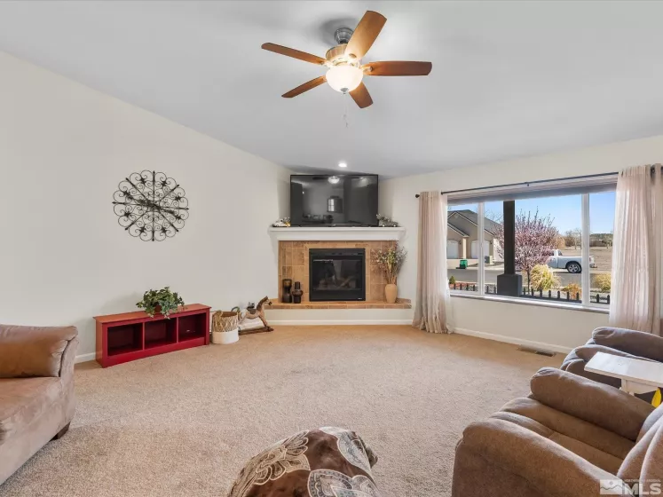 1129 Dixie, Fernley, Nevada 89408, 4 Bedrooms Bedrooms, ,3 BathroomsBathrooms,Residential,Residential,Dixie,250003936