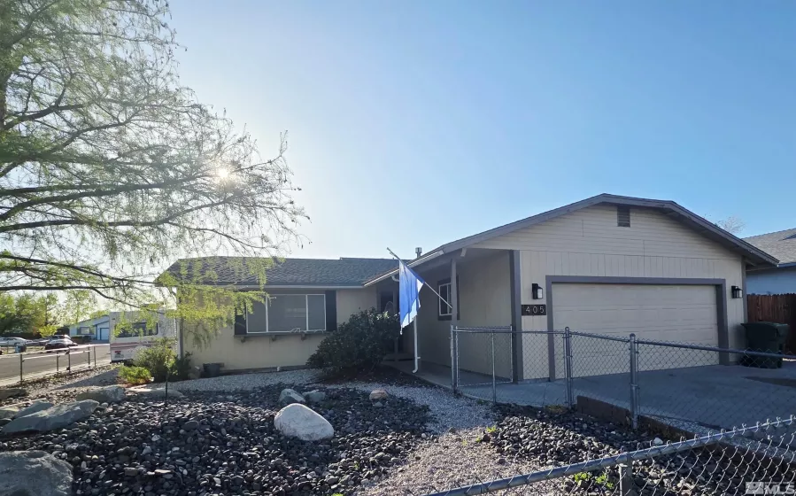405 Mary, Fallon, Nevada 89406, 3 Bedrooms Bedrooms, ,2 BathroomsBathrooms,Residential,Residential,Mary,250005739