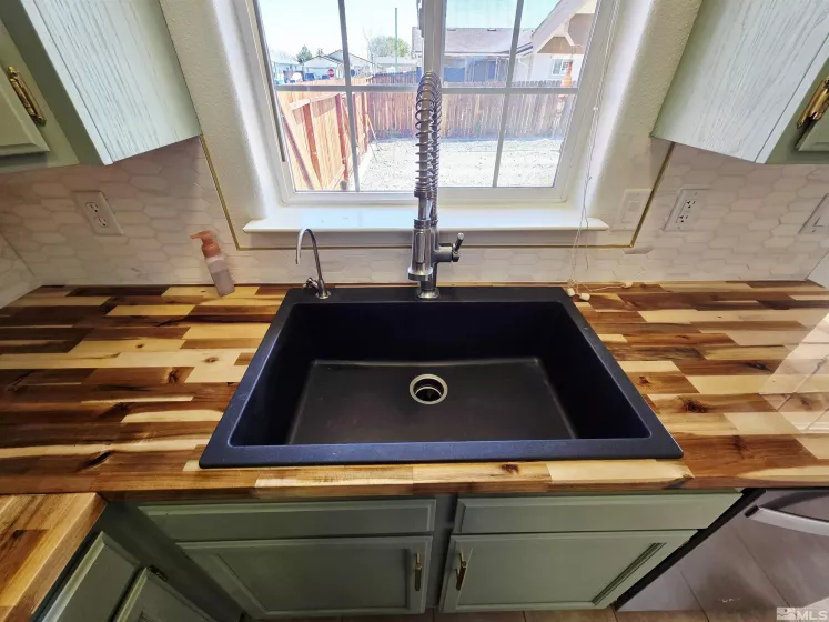 405 Mary, Fallon, Nevada 89406, 3 Bedrooms Bedrooms, ,2 BathroomsBathrooms,Residential,Residential,Mary,250005739