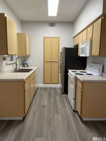 6850 Sharlands, Reno, Nevada 89523, 1 Bedroom Bedrooms, ,1 BathroomBathrooms,Residential,Residential,Sharlands,250003609