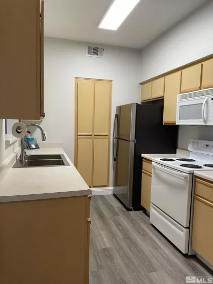6850 Sharlands, Reno, Nevada 89523, 1 Bedroom Bedrooms, ,1 BathroomBathrooms,Residential,Residential,Sharlands,250003609