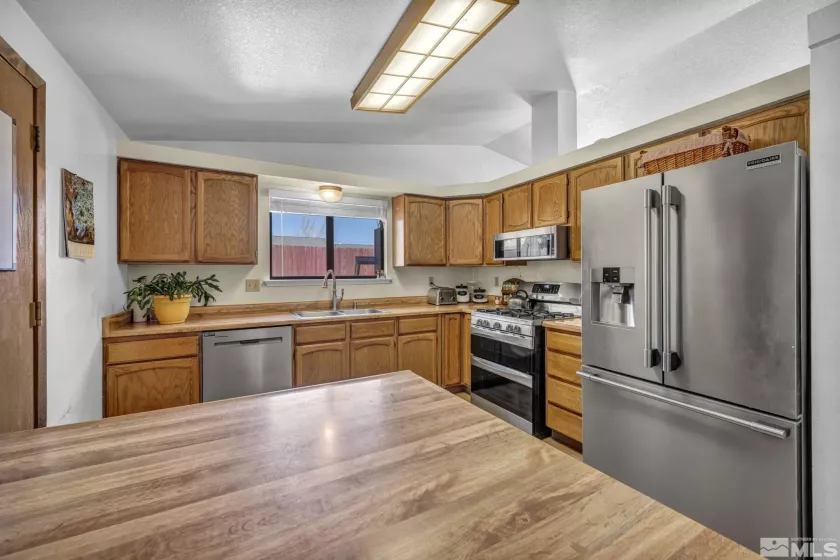 11000 Bighorn, Reno, Nevada 89508, 3 Bedrooms Bedrooms, ,2 BathroomsBathrooms,Residential,Residential,Bighorn,250004861