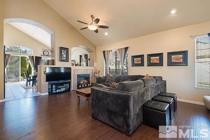 3241 Compase, Sparks, Nevada 89436, 3 Bedrooms Bedrooms, ,3 BathroomsBathrooms,Residential,Residential,Compase,250003970