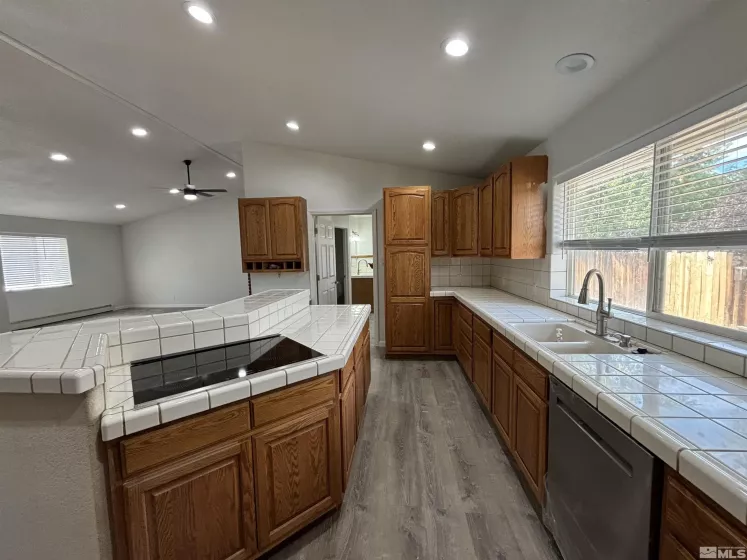 1435 Hunter Lake, Reno, Nevada 89509, 4 Bedrooms Bedrooms, ,3 BathroomsBathrooms,Residential,Residential,Hunter Lake,240011556