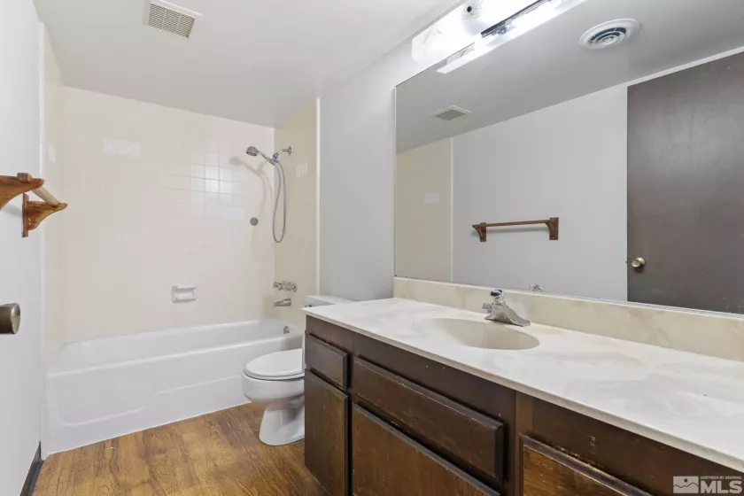 1508 Carlin, Reno, Nevada 89503, 2 Bedrooms Bedrooms, ,2 BathroomsBathrooms,Residential,Residential,Carlin,240010447