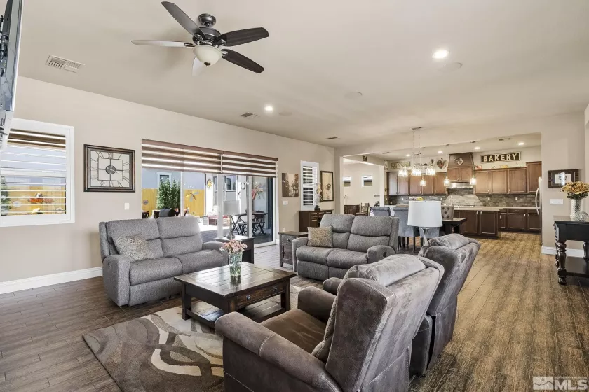 12511 Blue, Reno, Nevada 89521, 2 Bedrooms Bedrooms, ,3 BathroomsBathrooms,Residential,Residential,Blue,240004844