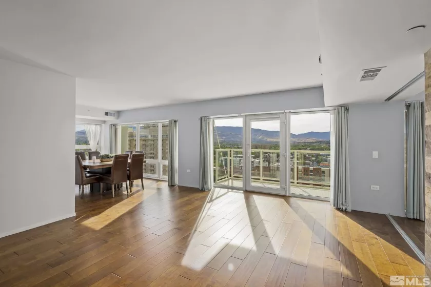 255 Sierra, Reno, Nevada 89501, 2 Bedrooms Bedrooms, ,2 BathroomsBathrooms,Residential,Residential,Sierra,240013293