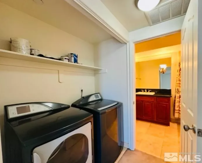 200 2nd, Reno, Nevada 89501, 2 Bedrooms Bedrooms, ,2 BathroomsBathrooms,Residential,Residential,2nd,250001938